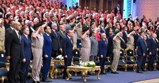 الرئيس السيسى يحذر من الاستعلاء بالمناصب أو الوظائف أو بالتدين أو بالشعور بالاستقامة