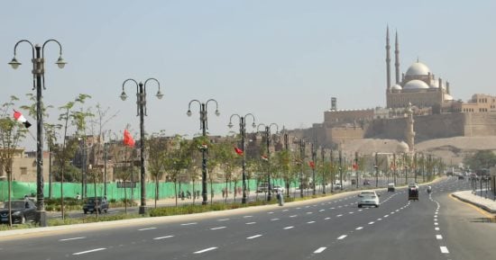 بعد التجميل تشجير.. إنشاء مسار تشجيري وممشى سياحي ضمن المرحلة الثانية لتطوير سور مجرى العيون 
