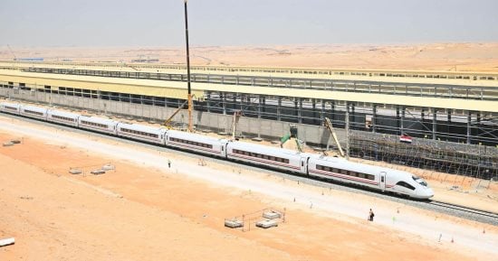 وزارة النقل تضع اللمسات الأخيرة للخط الأول من القطار الكهربائي السريع.. وتستعد لبدء التشغيل التجريبي بدون ركاب.. كامل الوزير: «قناة سويس جديدة على قضبان» تعيد تشكيل خريطة الحركة والتنمية.. صور