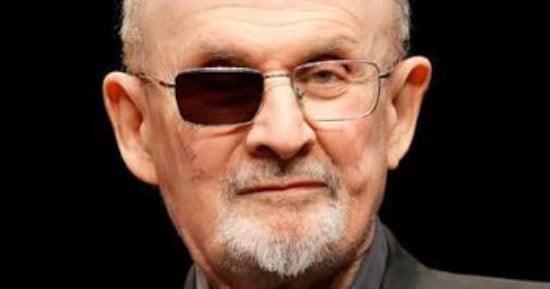 فيلم وثائقى يستعرض تفاصيل نجاة سلمان رشدى من محاولة اغتياله