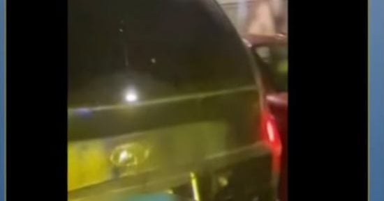 بعد انتشار مقطع فيديو.. ضبط سائق ميكروباص صدم سيارة ملاكي في أسيوط