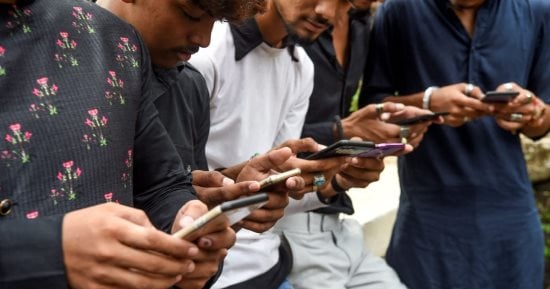 ماذا تفعل إذا سُرق هاتفك؟ خطوات تحمى بياناتك