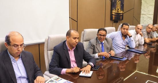 رئيس جامعة قنا يناقش استعدادات الجامعة الأهلية للعام الجامعي الجديد