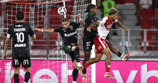 موناكو يتخطى لانس 2 - 1 ويتصدر الدوري الفرنسي