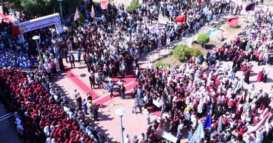 طلاب جامعة سوهاج يشاهدون فيلما وثائقيا عن رحلة مصر من أزمات 2011 لسنوات البناء