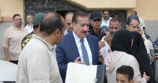 محافظ بورسعيد يستبعد عددا من العناصر بإدارة الإشغالات فى حى الزهور