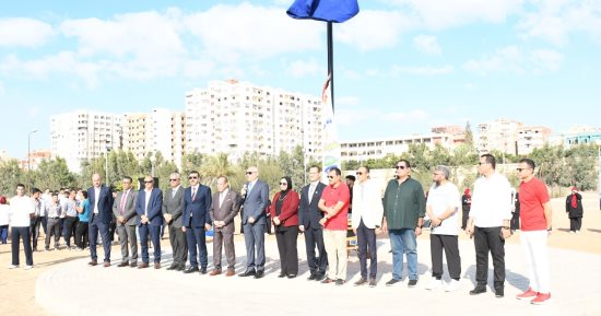 جامعة قناة السويس تبدأ العام الجامعي بتحية العلم بمشاركة 500 طالب بكلية علوم الرياضة