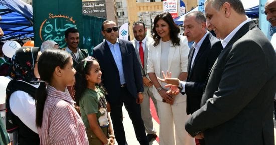 أهالي الكوبانية بأسوان يشكرون التحالف الوطنى على قافلة "إيد واحدة" وخدماتها