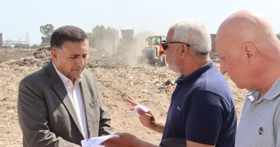 محافظ القليوبية يتابع ميدانيًا رفع تراكمات المخلفات بميت الدريج بكفر شكر