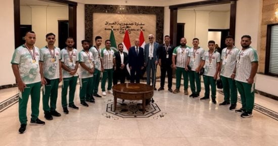 سفير بغداد في القاهرة يستقبل بعثة منتخب العراق لكرة القدم للمكفوفين