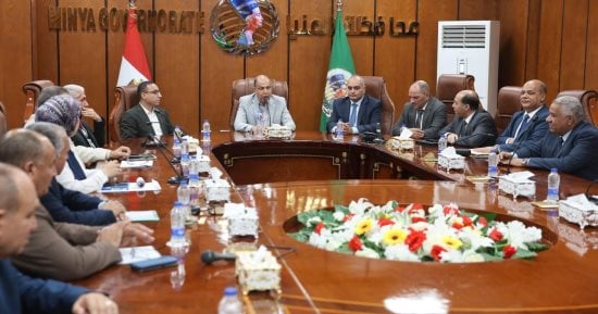 محافظ المنيا يلتقى نائب وزير المالية للسياسات المالية لمتابعة الملفات الخدمية