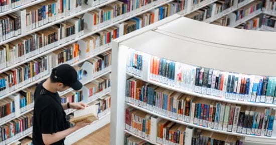 سنغافورة تدفع للمواطنين مقابل قراءة الكتب.. هل تنجح فى مواجهة أزمة القراءة؟