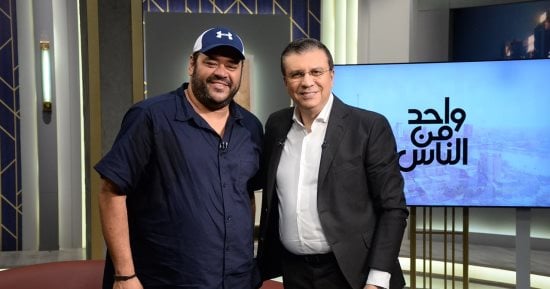 عمرو الليثى يكرم محمد ممدوح بدرع المتحدة وقناة الحياة تقديراً لمسيرته