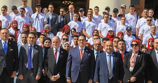 رئيس جامعة القاهرة الأهلية وقيادات الجامعة يشهدون تحية العلم ترامنا مع بدء الدراسة