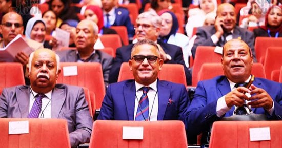 رئيس تحرير اليوم السابع يشارك فى مؤتمر الهوية الوطنية بمكتبة الإسكندرية.. عبد الفتاح عبد المنعم: رعاية الرئيس السيسى للمؤتمر تعكس أهمية القضية.. ويؤكد: تنوع المشاركين يثرى النقاش حول الهوية المصرية.. صور