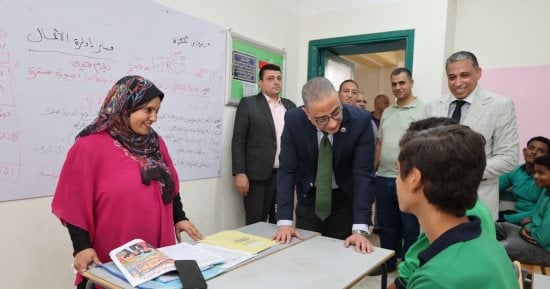 محافظ الجيزة يتفقد انتظام العملية التعليمية بمجمع مدارس بولاق الدكرور