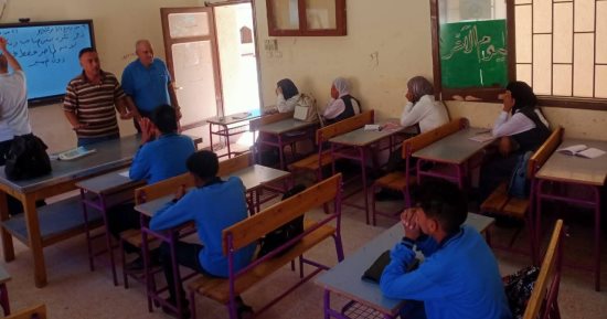 مدير عام إدارة شرم الشيخ التعليمية يتفقد مدرسة السلام الثانوية ويؤكد أهمية الانضباط