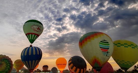 سماء الأقصر تتزين بعودة رحلات البالون الطائر