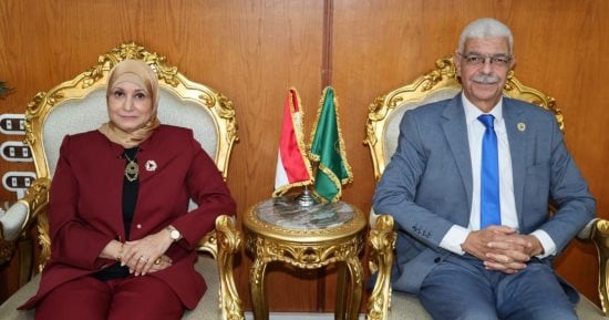 رئيس جامعة المنوفية يبحث تداعيات واقعة معهد الكبد مع نقيب التمريض