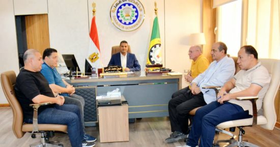 نائب محافظ الدقهلية يناقش سبل تيسير أعمال المنطقة الصناعية فى جمصة
