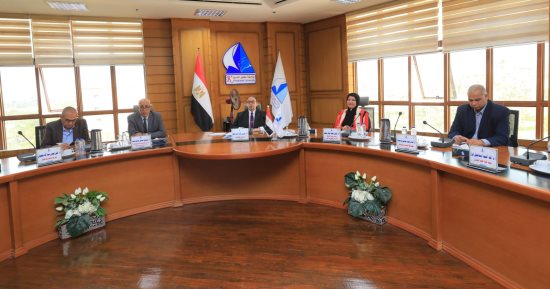 رئيس جامعة كفر الشيخ يوجه بتعزيز جودة الرعاية الصحية وتوفير بيئة تعليمية محفزة