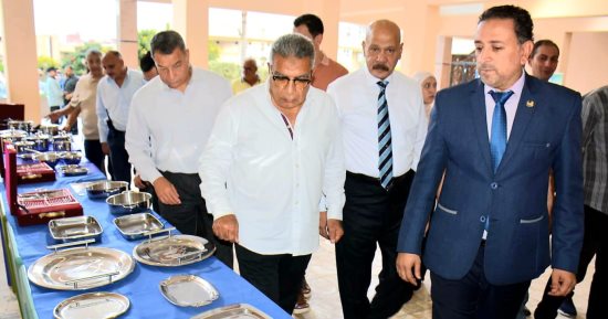 محافظ الدقهلية ومساعد وزير الإنتاج الحربي يتفقدان أول معرض للمنتجات المدنية لمصانع الوزارة