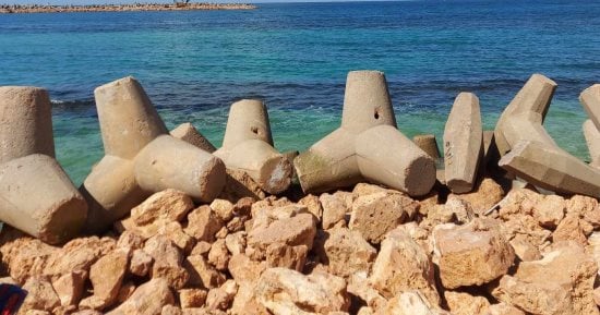 الحماية البحرية بالإسكندرية.. مشروعات بطول الساحل بتكلفة 969 مليون جنيه.. استكمال مشروع حماية سيدى بشر إلى لوران.. إنشاء حاجز أمواج بطول 620 مترا.. وحماية الصخرة الأم لقلعة قايتباى بتكلفة 267 مليون جنيه.. صور