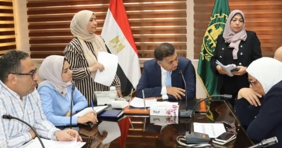 محافظ القليوبية يبحث مطالب وشكاوى أهالى بنها وكفر شكر وطوخ وقها 