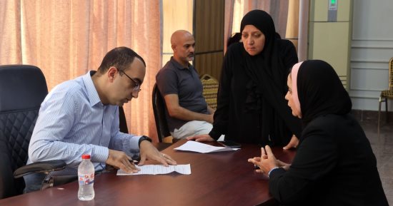 نائب محافظ الإسماعيلية يستقبل المواطنين ويستمع إلى مطالبهم.. ويوجه بسرعة بحث الشكاوى