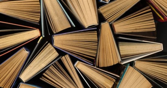 12 اقتباسًا عن الكتب والقراءة.. ماذا قال الأدباء عن سحر الكتاب؟