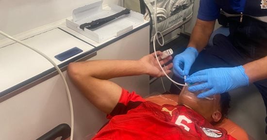 نقل محمد رأفت لاعب منتخب الشباب للمجمع الطبي بالإسماعيلية وحالته مستقرة.. صور