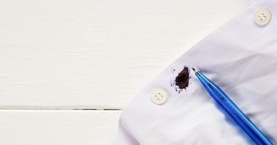 نصائح للتخلص من بقع الحبر بالملابس.. خطوات سهلة هتساعدك