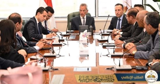  "كيف نكسر سم الشائعات؟".."الشئون النيابية" تبنى دائرة أكثر اكتمالا حول التشريع قبل دور الانعقاد الجديد.. إتاحة المعلومات وتفسير القوانين وميكنة رقمية لمتابعة طلبات النواب.. هانى حنا: المكاشفة حائط الصد الأول