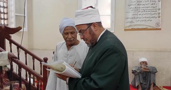مدير أوقاف الأقصر يتفقد مساجد إدارة الزينية ويؤدي صلاة الجمعة بمسجد الفيايضة