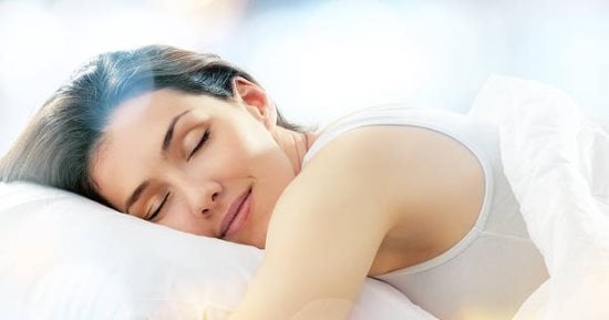 بلاش سهر أحسن.. ليه لازم تنامى 7 أو 9 ساعات عشان تفضلى شباب؟ 