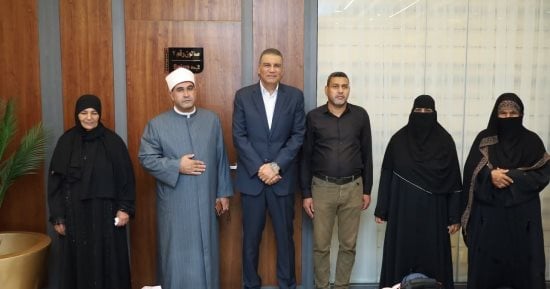 محافظ جنوب سيناء يلتقى 3 مستحقات للعمرة ضمن مبادرة «تحيا مصر» 