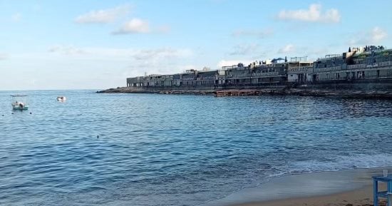 الإسكندرية في أول جمعة من فصل الخريف.. إقبال ضعيف على الشواطئ رغم استمرار الأجواء الدافئة ورفع الراية الخضراء.. تحذيرات من نوة غسيل البلح نهاية سبتمبر.. توقعات بأمطار متوسطة ورعدية أحيانًا بنسبة 20%.. صور
