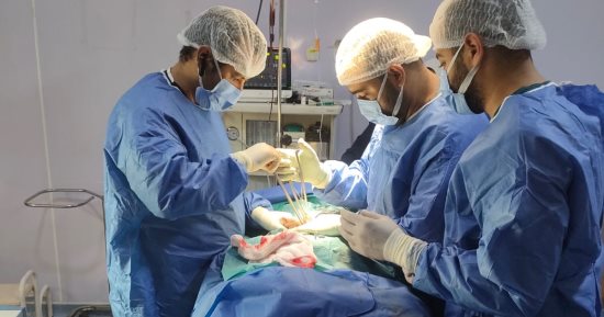 تفاصيل جراحة نادرة أنقذت طفلة من شلل نصفى فى مستشفى أبو كبير المركزى.. صور