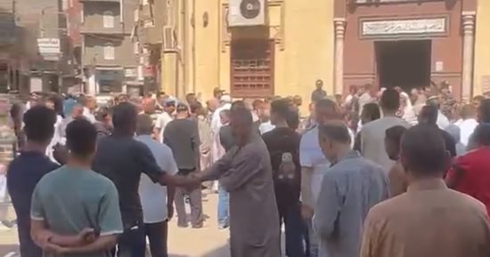 أهالي السنبلاوين يشيعون جثمان سيدة سقطت بها سيارة في الترعة خلال حفل زفاف