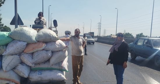 إعادة حركة المرور على طريق القاهرة الإسكندرية الزراعي بعد سقوط حمولة سيارة