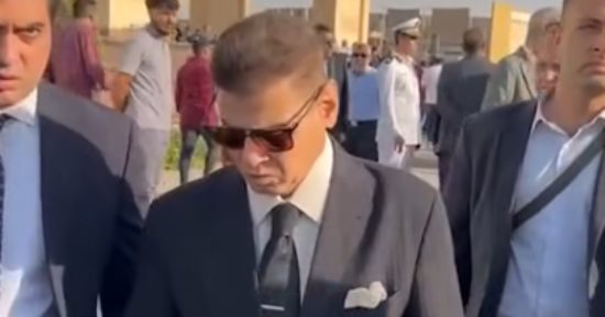 المستشار محمد شيرين فهمى يودع صديقه الراحل أحمد الزند إلى مثواه الأخير.. فيديو