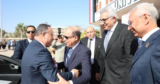 محافظ المنيا ورئيس الجامعة يستقبلان وزير التعليم العالى فى رحاب جامعة المنيا