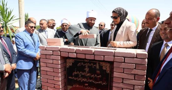 وزير الأوقاف ومحافظ الوادي الجديد يضعان حجر الأساس لأول مسجد على الطراز البيئى المتكامل
