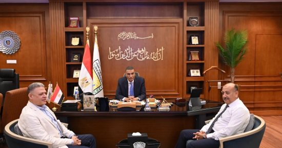 محافظ جنوب سيناء يتابع ملفات التقنين والتصالح مع لجنة التنمية المحلية