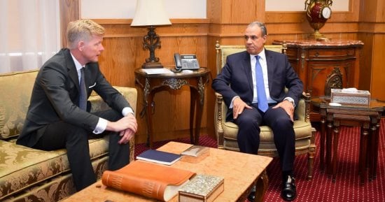 وزير الخارجية يبحث مع مبعوث الأمين العام للأمم المتحدة لليمن آخر التطورات