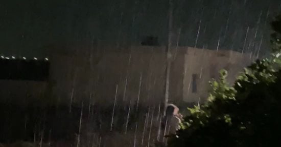 أمطار على جنوب الشيخ زويد مساء اليوم دون تأثير على حركة الحياة