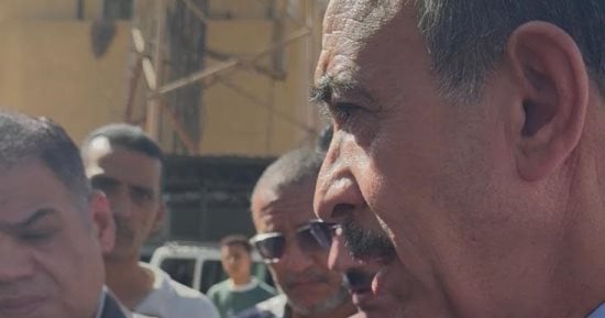محافظ سوهاج يوجه بتوفير كشك بديل لبائعة بطهطا عقب إزالة فرش مخالف