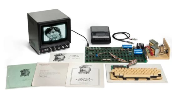 طرح نسخة نادرة من جهاز Apple-1 بـ800 ألف دولار فى مزاد عالمى