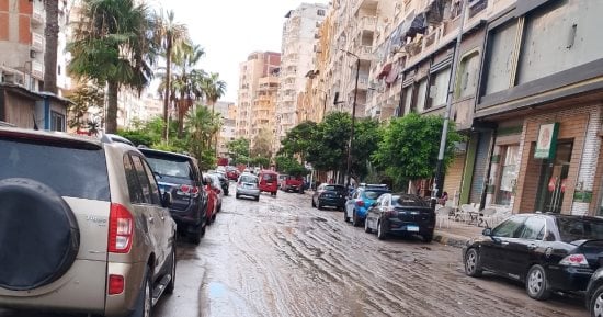 "أول نوات الخريف" التقلبات الخريفية تضرب الإسكندرية.. غسيل البلح تجلب أمطارا متفاوتة الشدة على فترات متباينة.. "الصرف الصحى" ترفع درجة الاستعداد وتتابع هطول الأمطار.. انتشار فرق الطوارئ وتطهير الشنايش.. صور