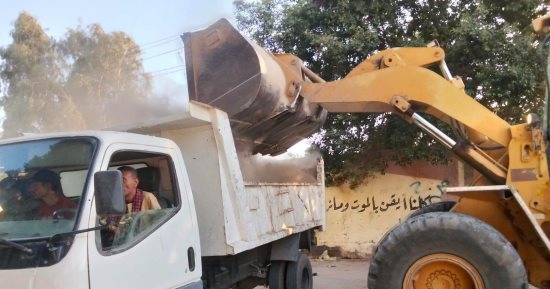 رفع 50 طن مخلفات وقمامة خلال حملات نظافة فى جهينة بسوهاج